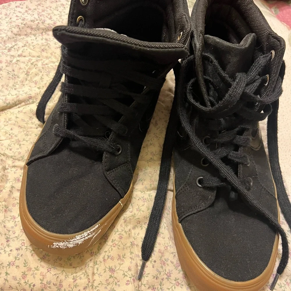 Shoes size 8.5